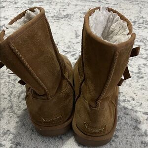 Koolaburra by Ugg Tan Suede Boots with Plush Lining